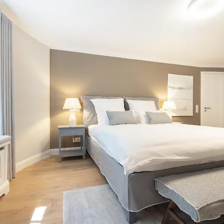 Holiday home Wattgefluester 4 *